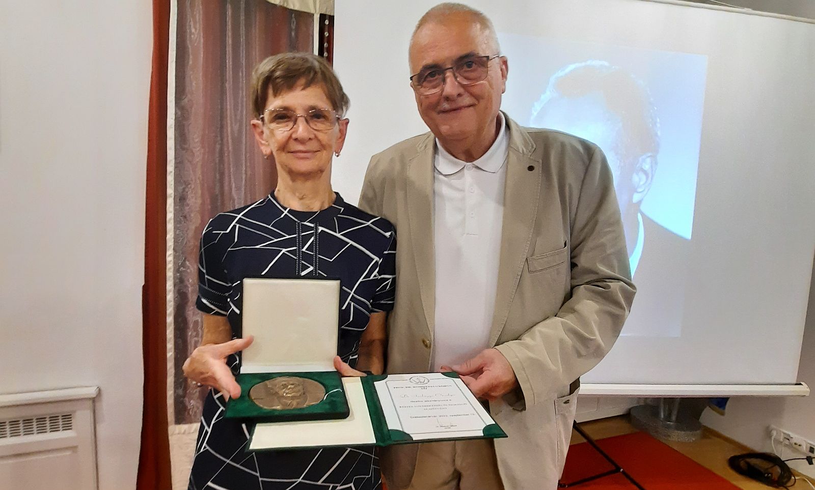 Emléküléssel és díjátadással emlékeztek Dr. Romhányi Györgyre